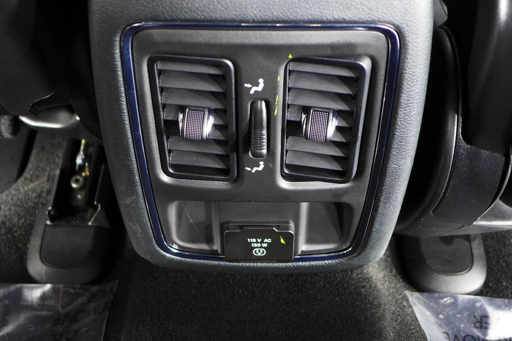 Thumbnail: 2022 Jeep Grand Cherokee - 22