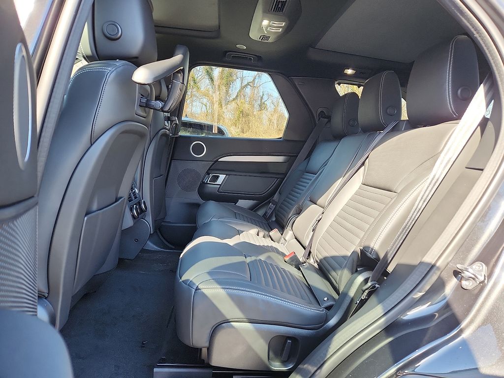 Thumbnail: 2026 Land Rover Discovery - 5