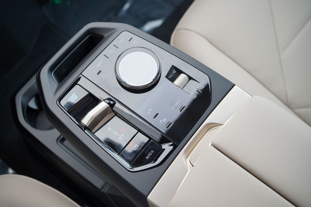 Thumbnail: 2026 BMW iX - 17