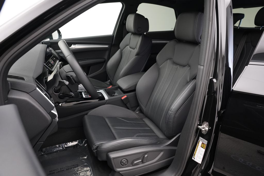 Thumbnail: 2023 Audi Q5 - 6