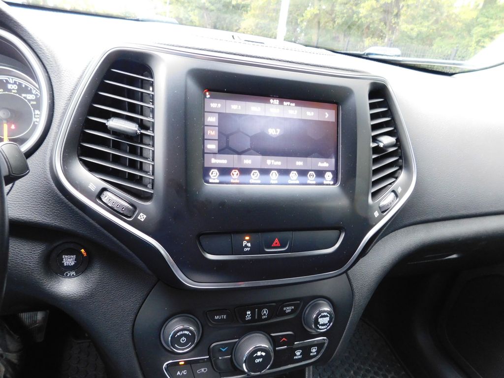 Thumbnail: 2020 Jeep Cherokee - 9