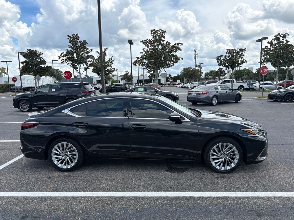 Thumbnail: 2024 Lexus ES - 2