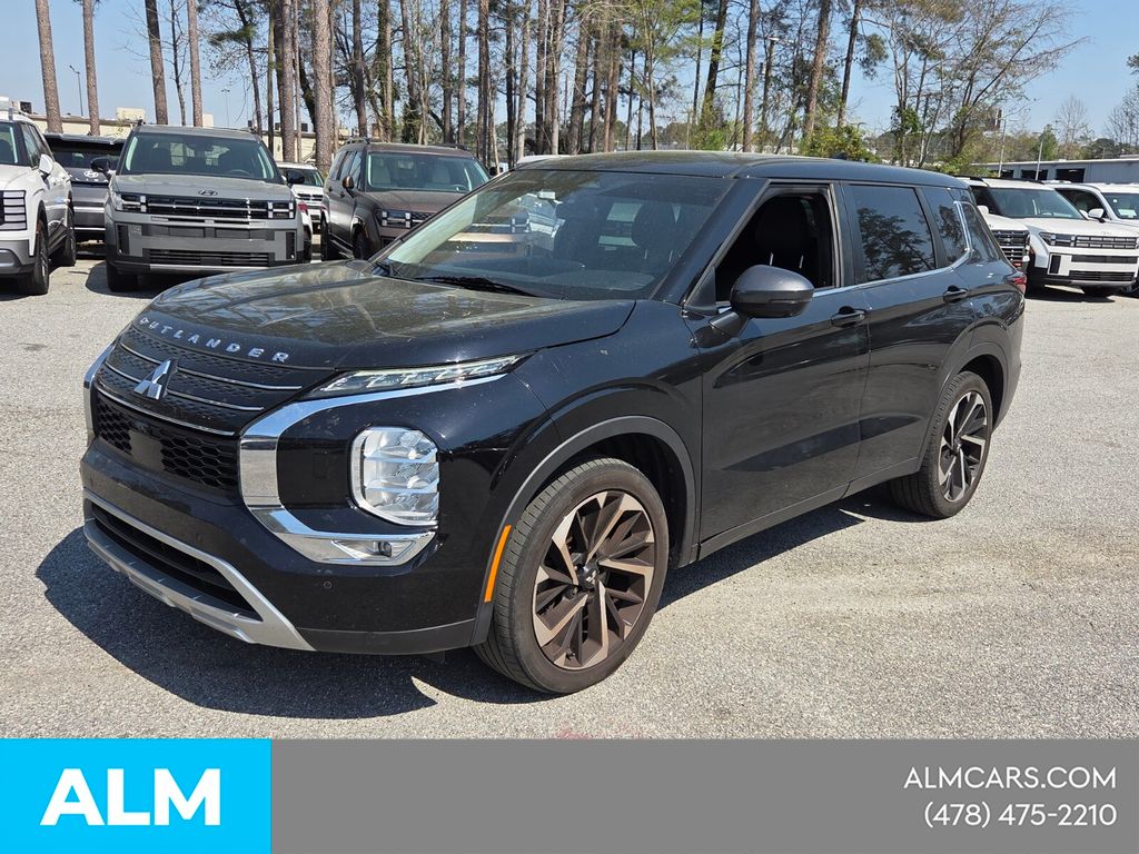 Used 2022  Mitsubishi SE image 4