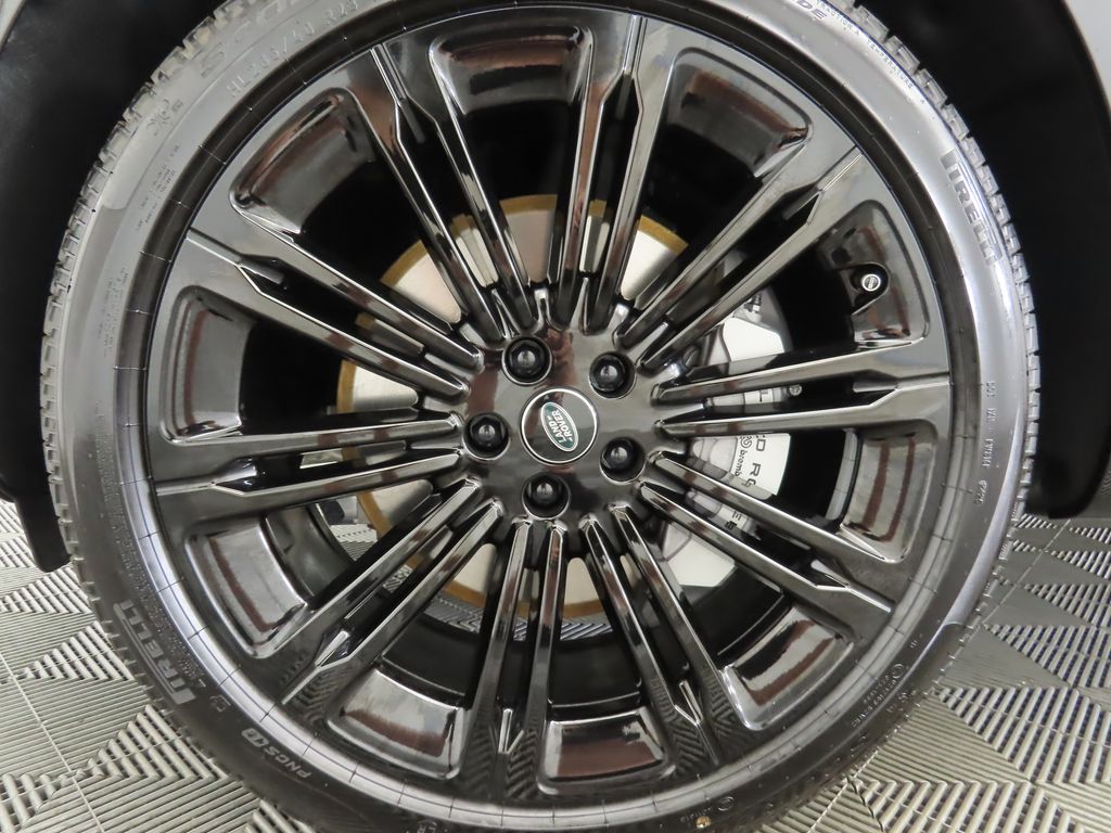 Thumbnail: 2025 Land Rover Range Rover - 30