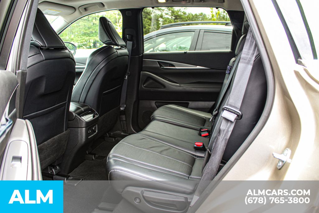 Used 2023 Silver INFINITI LUXE image 18