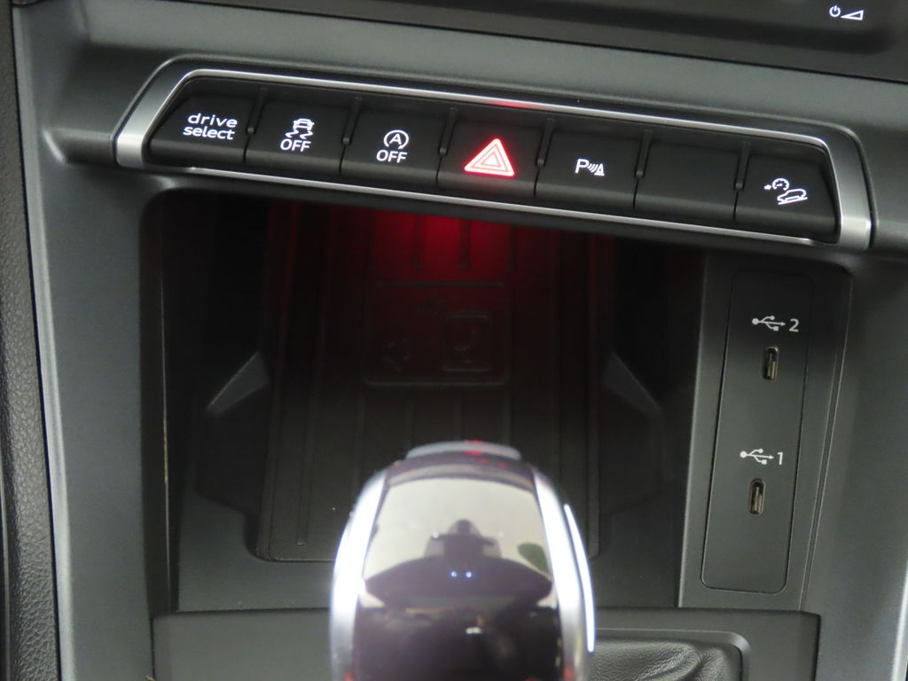 Thumbnail: 2025 Audi Q3 - 23