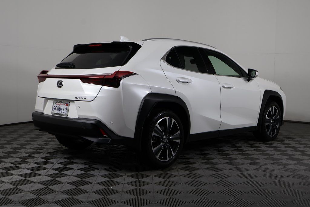 Thumbnail: 2023 Lexus UX - 4