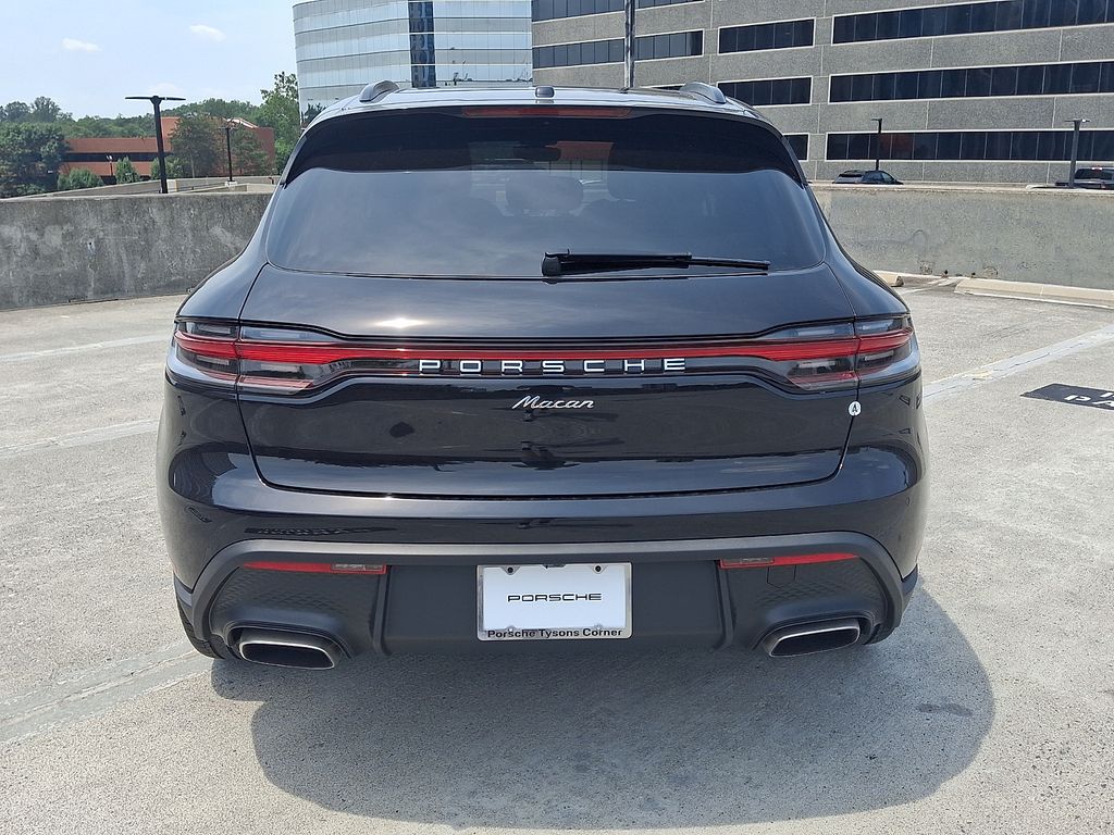 Thumbnail: 2026 Porsche Macan - 9