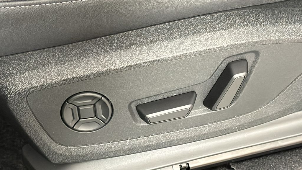2025 Audi Q6 e-tron Premium 30