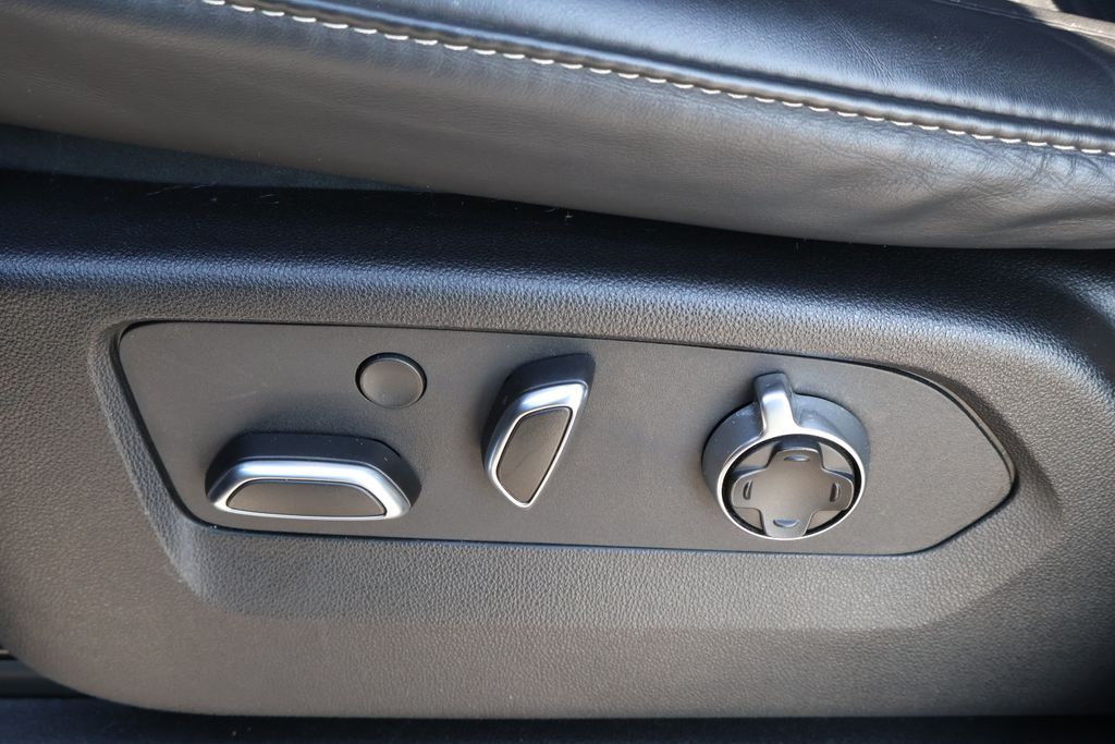 Thumbnail: 2023 Cadillac Escalade - 17