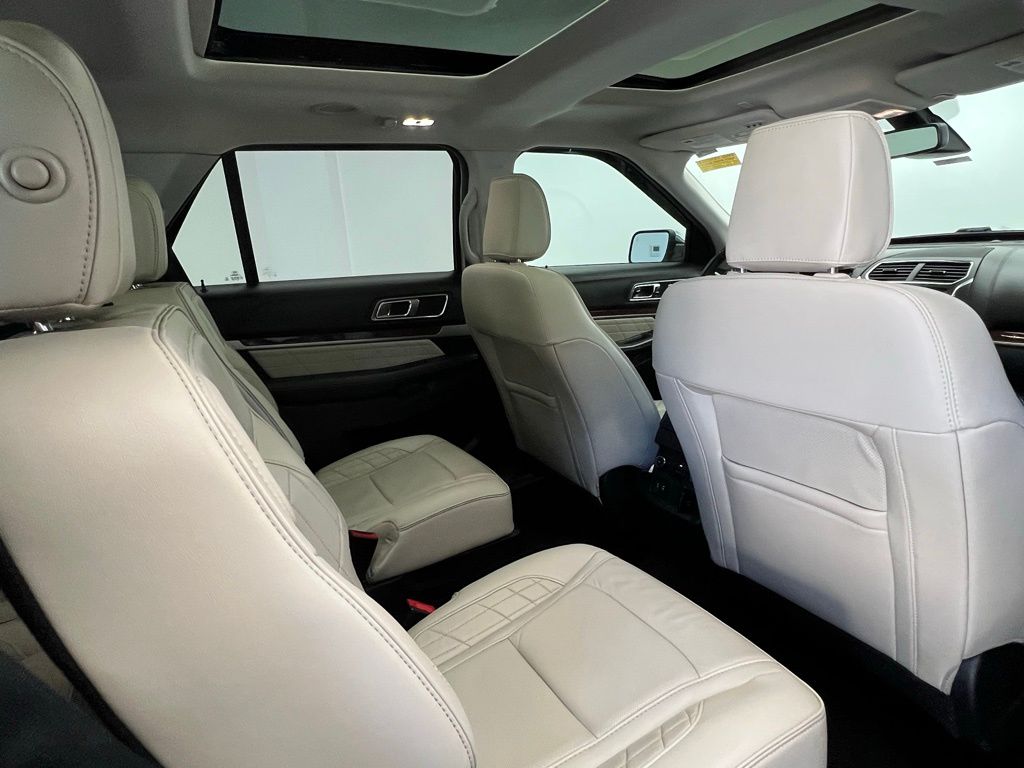 Thumbnail: 2019 Ford Explorer - 9