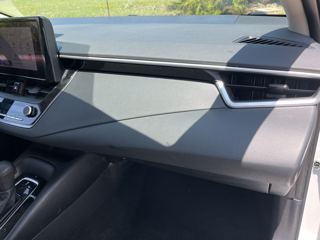 2023 Toyota Corolla LE 28