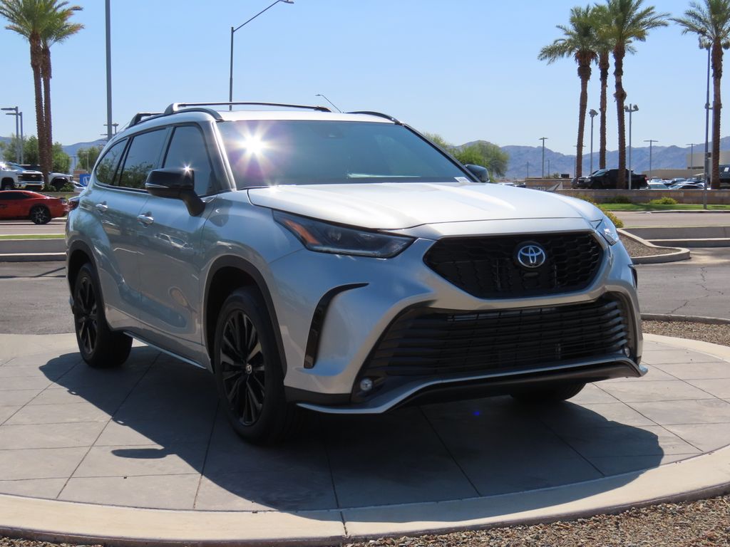 2025 Toyota Highlander XSE 3