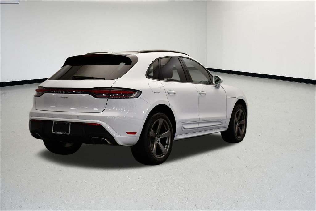 Thumbnail: 2026 Porsche Macan - 7