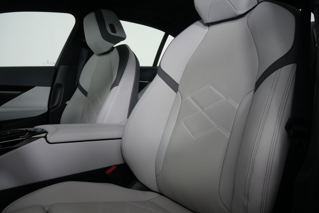 2025 BMW 5 Series 530i 10