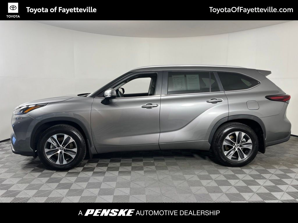Thumbnail: 2026 Toyota Highlander - 16