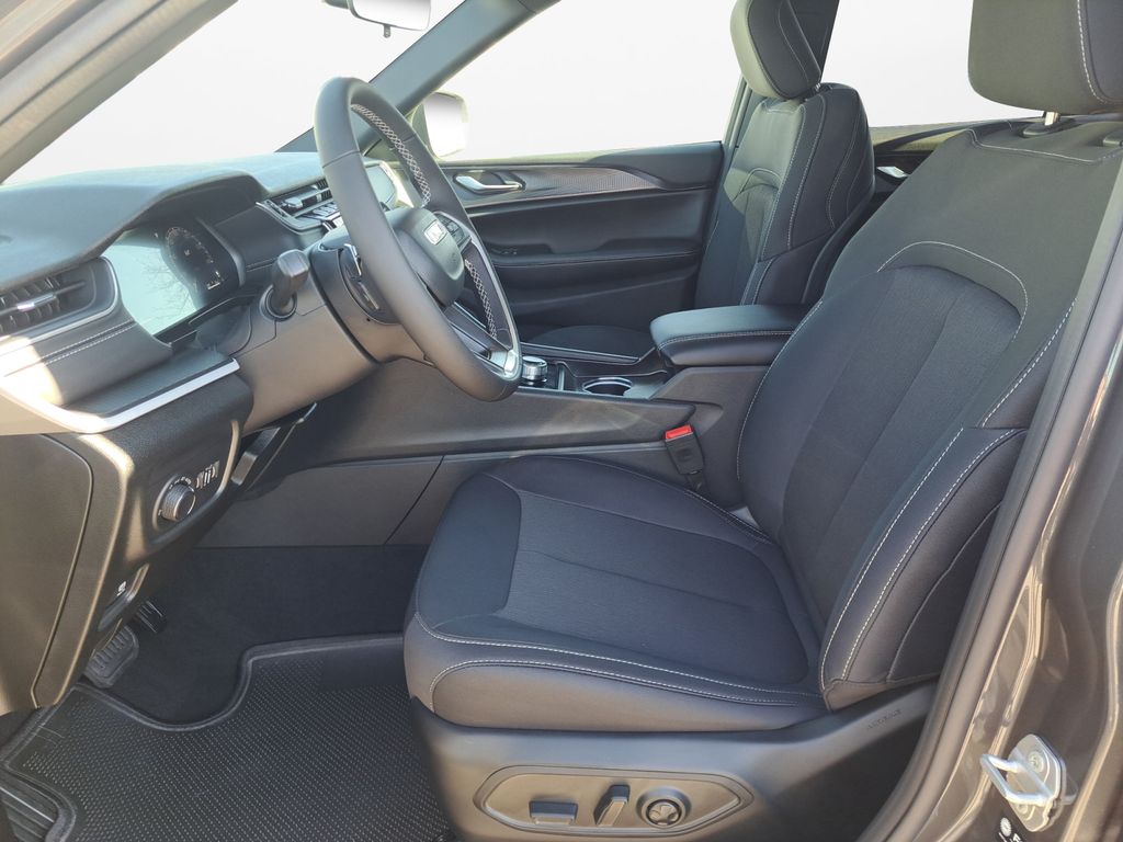 New Car 2025 Jeep Grand Cherokee  Laredo X For Sale Under $35,000 In Austin, Texas