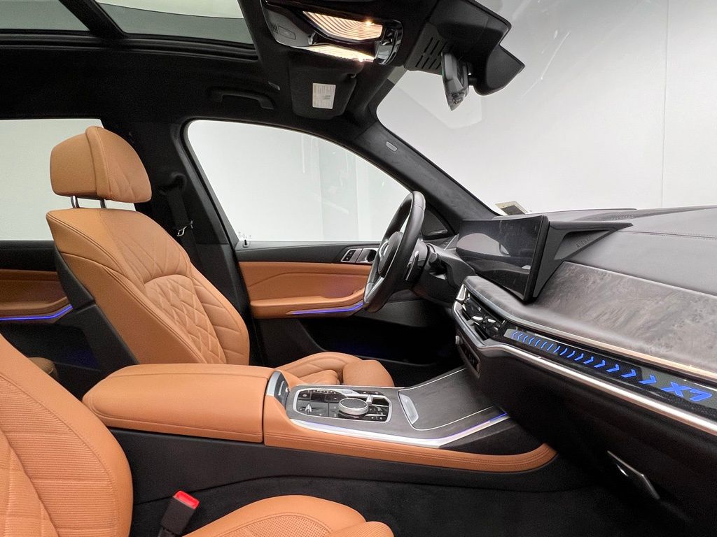 Thumbnail: 2023 BMW X7 - 6