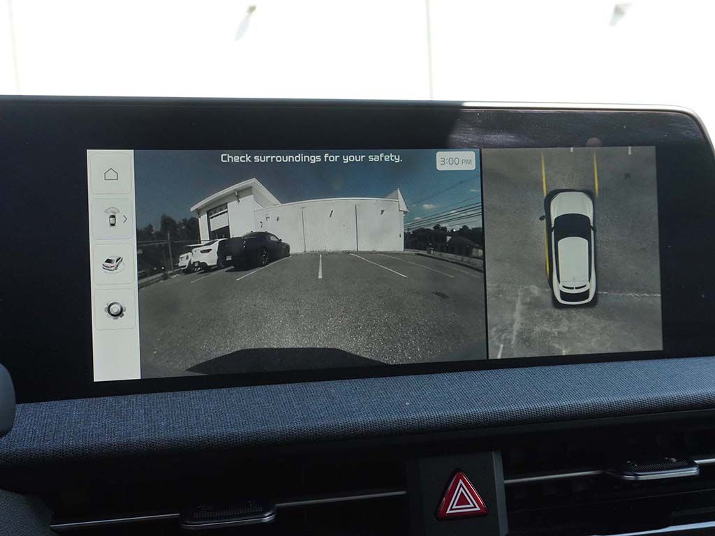 Used 2024 White Kia Wind image 46