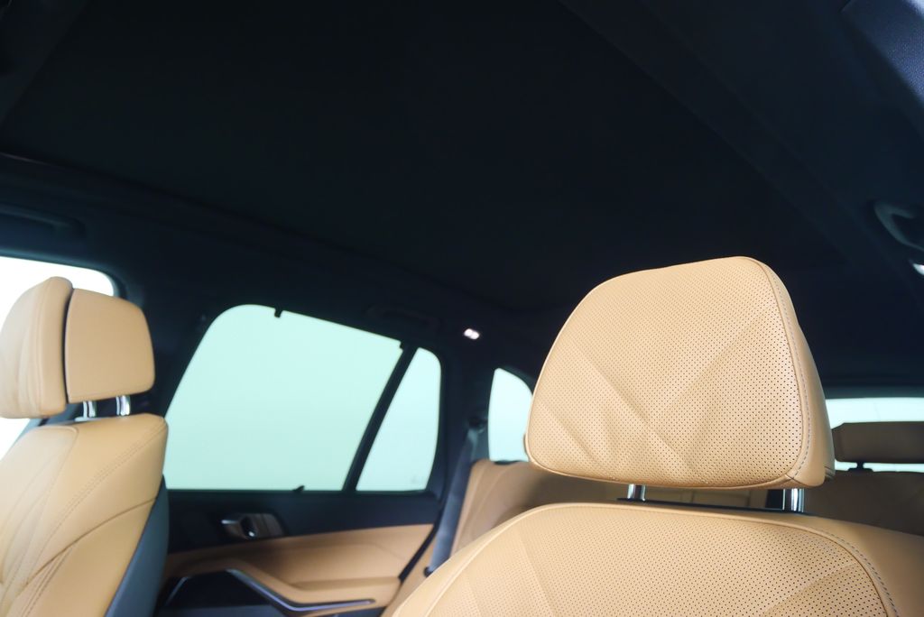 Thumbnail: 2026 BMW X5 - 11