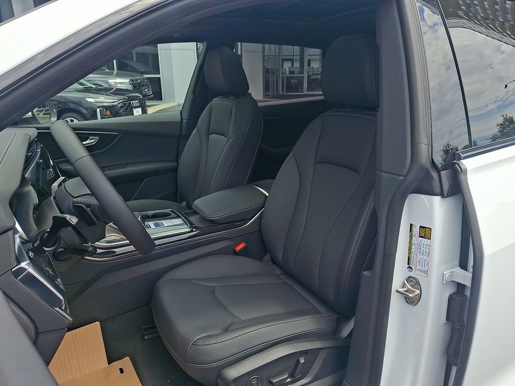 Thumbnail: 2026 Audi Q8 - 10