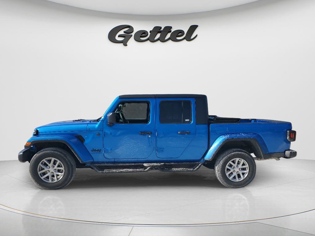 View vehicle photo 7