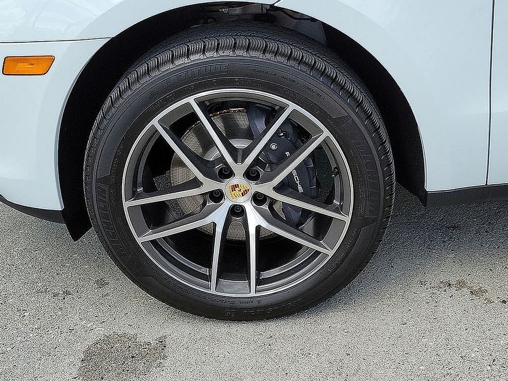 2025 Porsche Macan  10