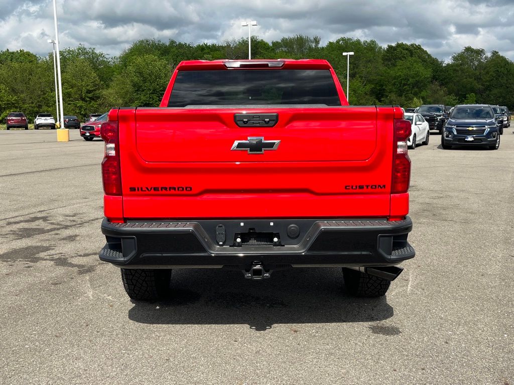 View vehicle photo 4