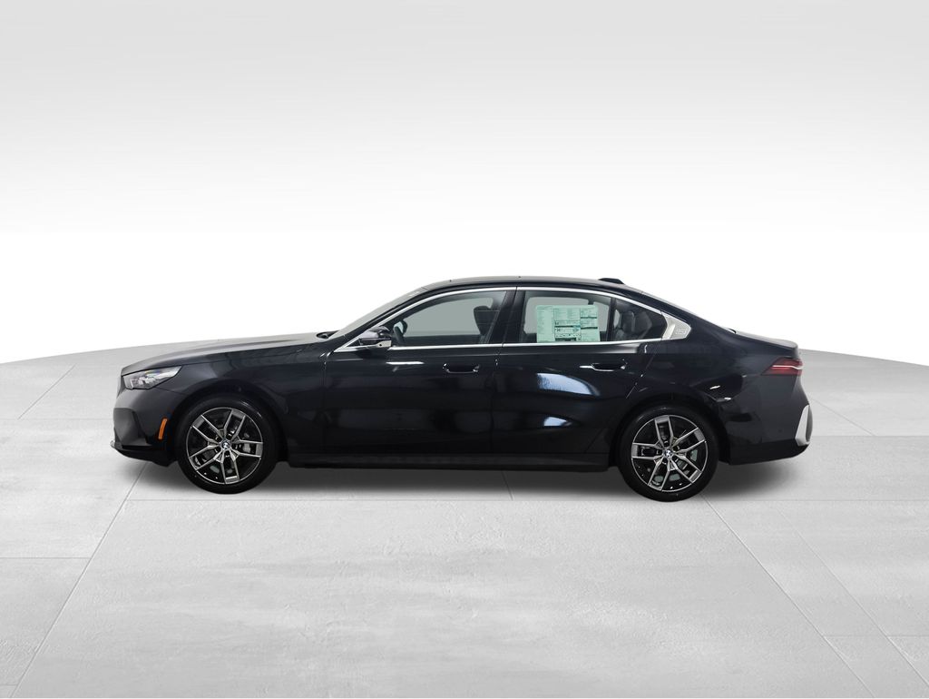 Thumbnail: 2026 BMW 5 Series - 2