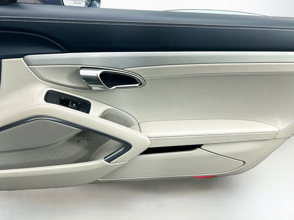 Thumbnail: 2017 Porsche 911 - 22