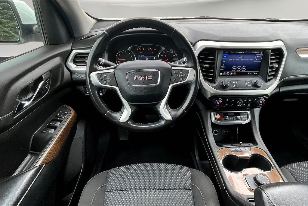 Used 2020 White GMC SLE image 9