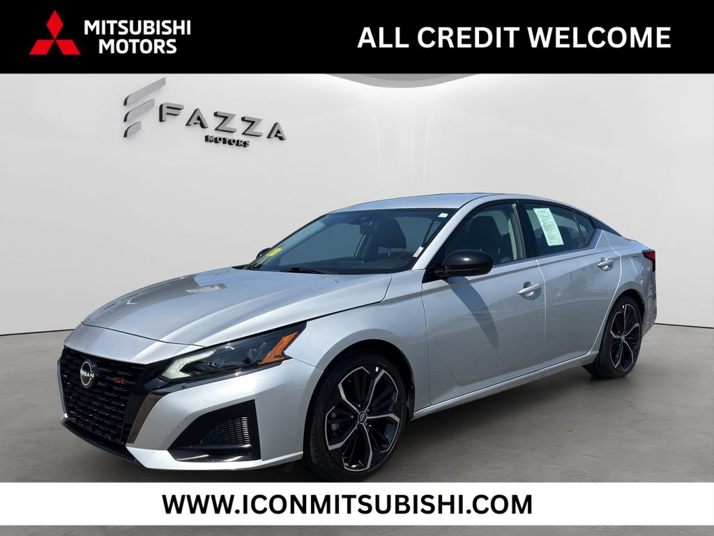 Brilliant Silver Metallic 2024 Nissan Altima Sedan Front-Wheel Drive Continuously Variable Transmission