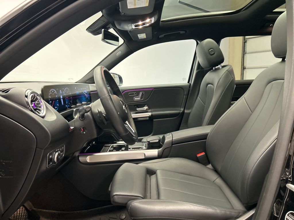 Thumbnail: 2023 Mercedes-Benz GLB - 12