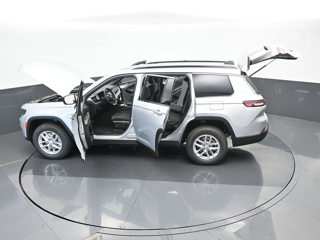 Used 2024 Silver Zynith Jeep Laredo image 57