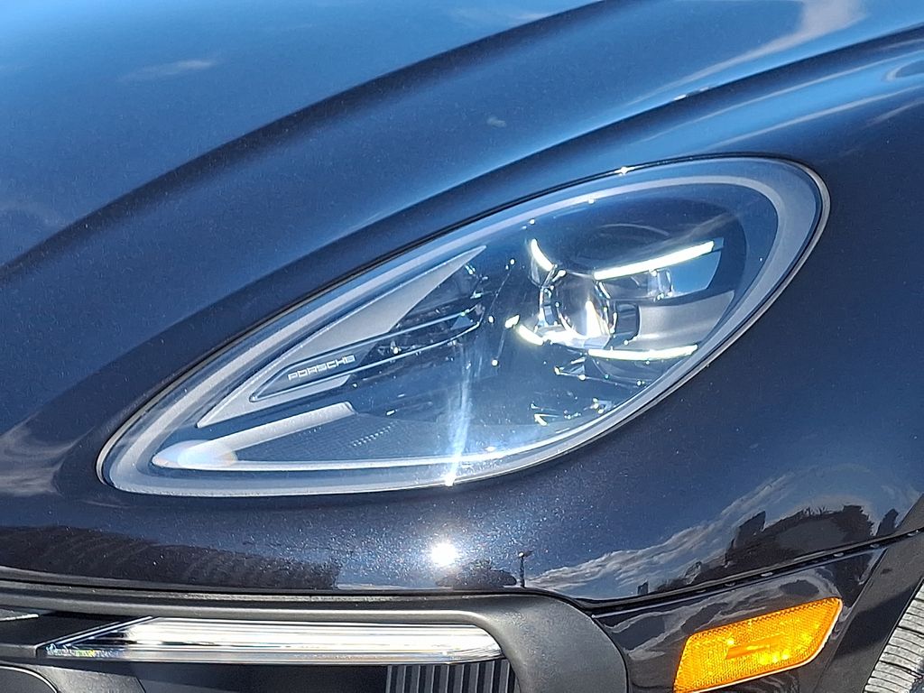 Thumbnail: 2026 Porsche Macan - 12