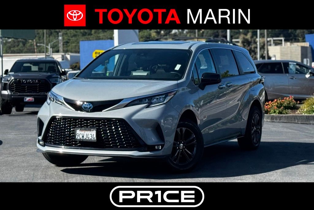 2023 Toyota Sienna XSE 7-Passenger Hybrid AWD's photo