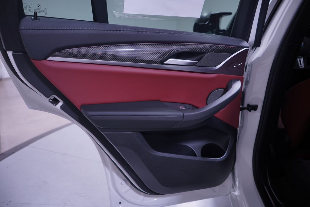 Thumbnail: 2025 BMW X4 - 15