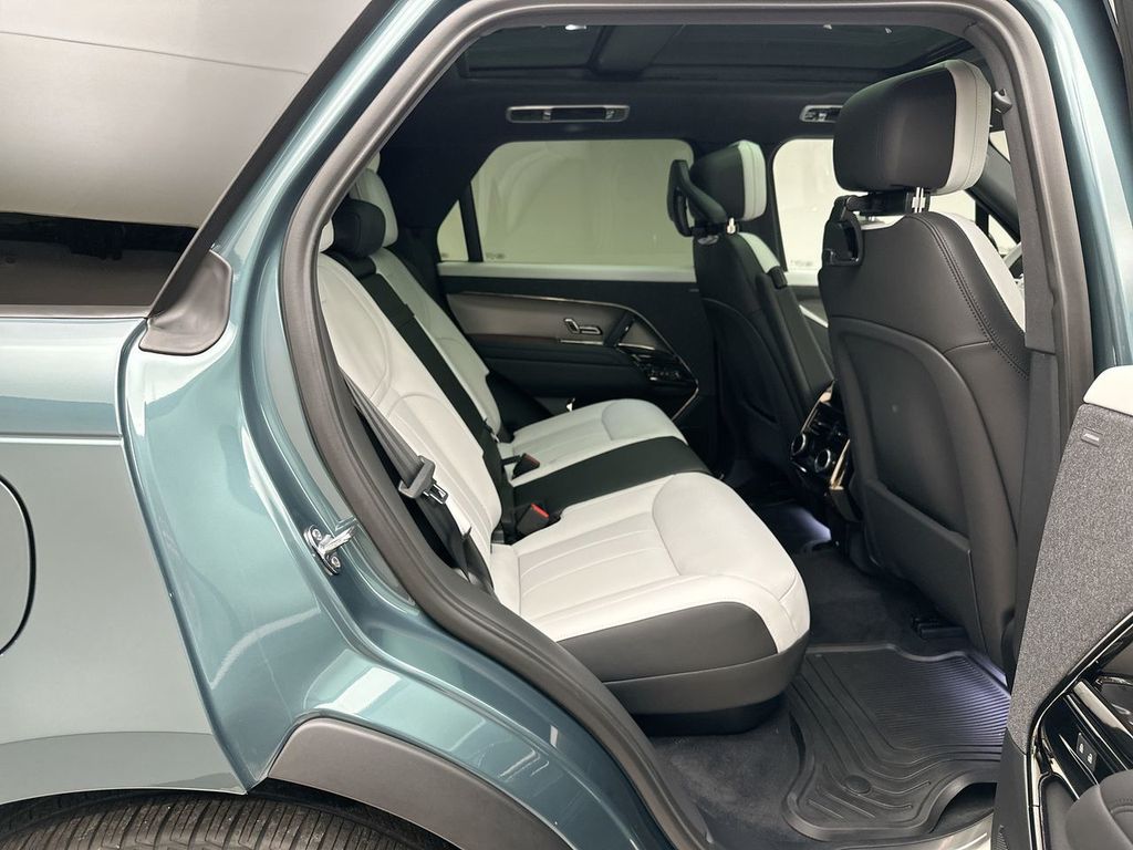 Thumbnail: 2026 Land Rover Range Rover Sport - 7