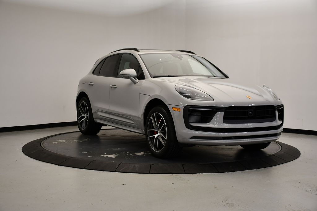 Thumbnail: 2026 Porsche Macan - 9