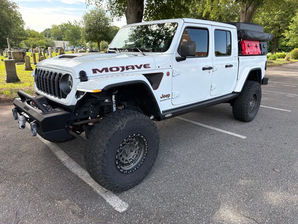 Used 2021 White Jeep Mojave image 2
