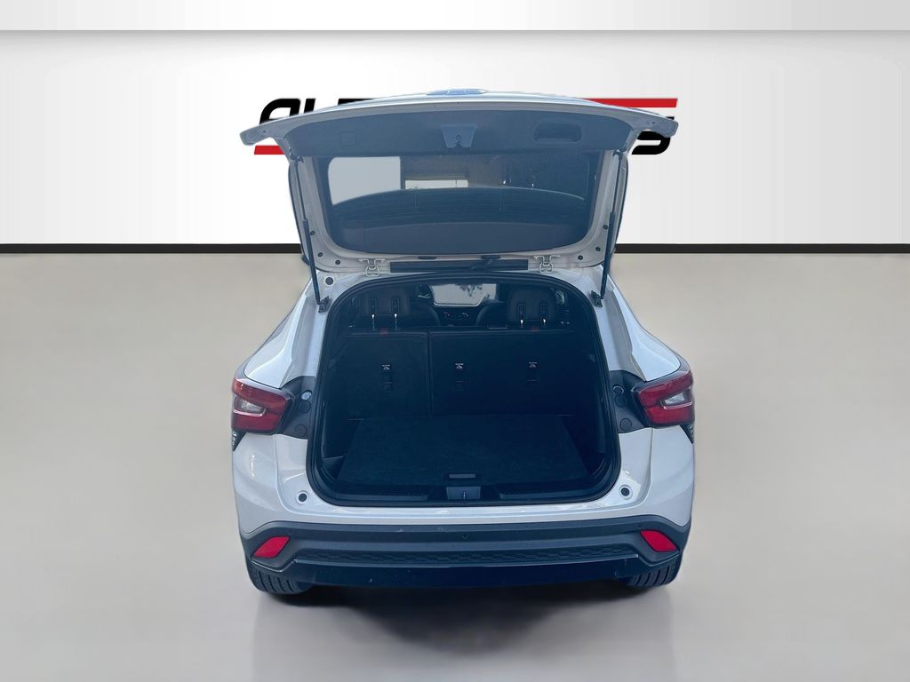Used 2026 White Chevrolet 2RS image 25
