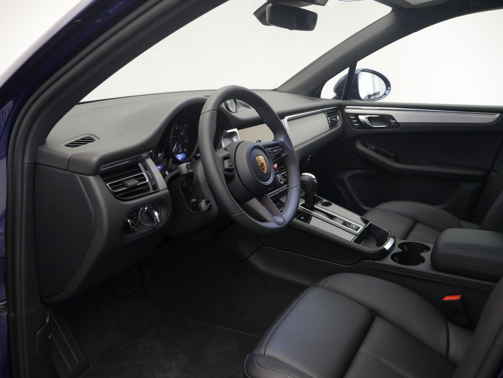 Thumbnail: 2026 Porsche Macan - 4