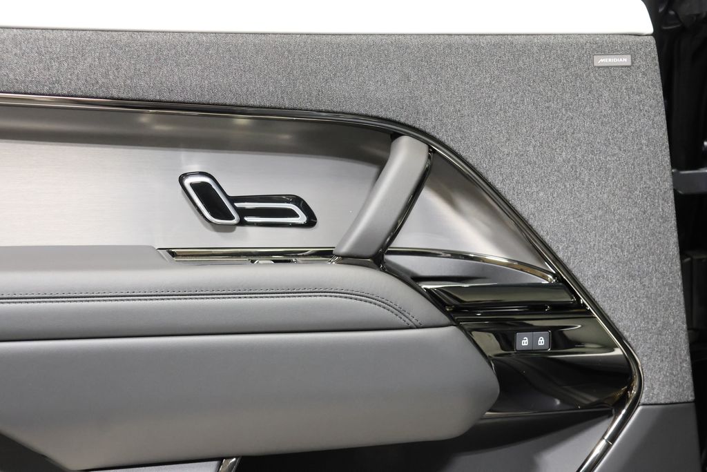 Thumbnail: 2026 Land Rover Range Rover Sport - 32