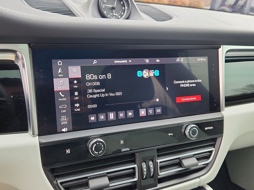 Thumbnail: 2022 Porsche Macan - 18