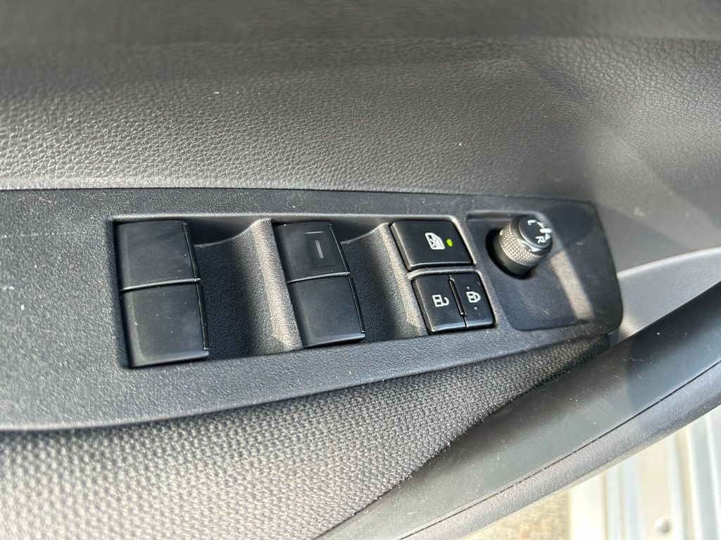 2024 Toyota Corolla LE 16