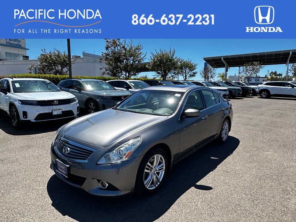 2013 INFINITI G37 Journey Sedan RWD