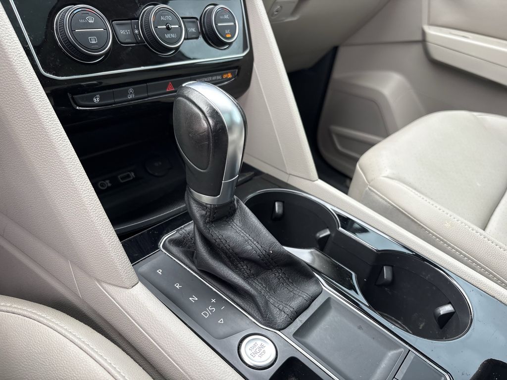 2019 Volkswagen Atlas SEL White at Durrett Motor Company
