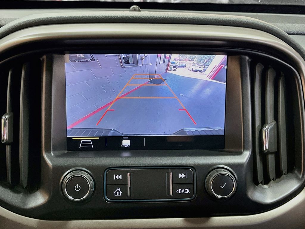 Used 2022 Black Chevrolet Z71 image 14