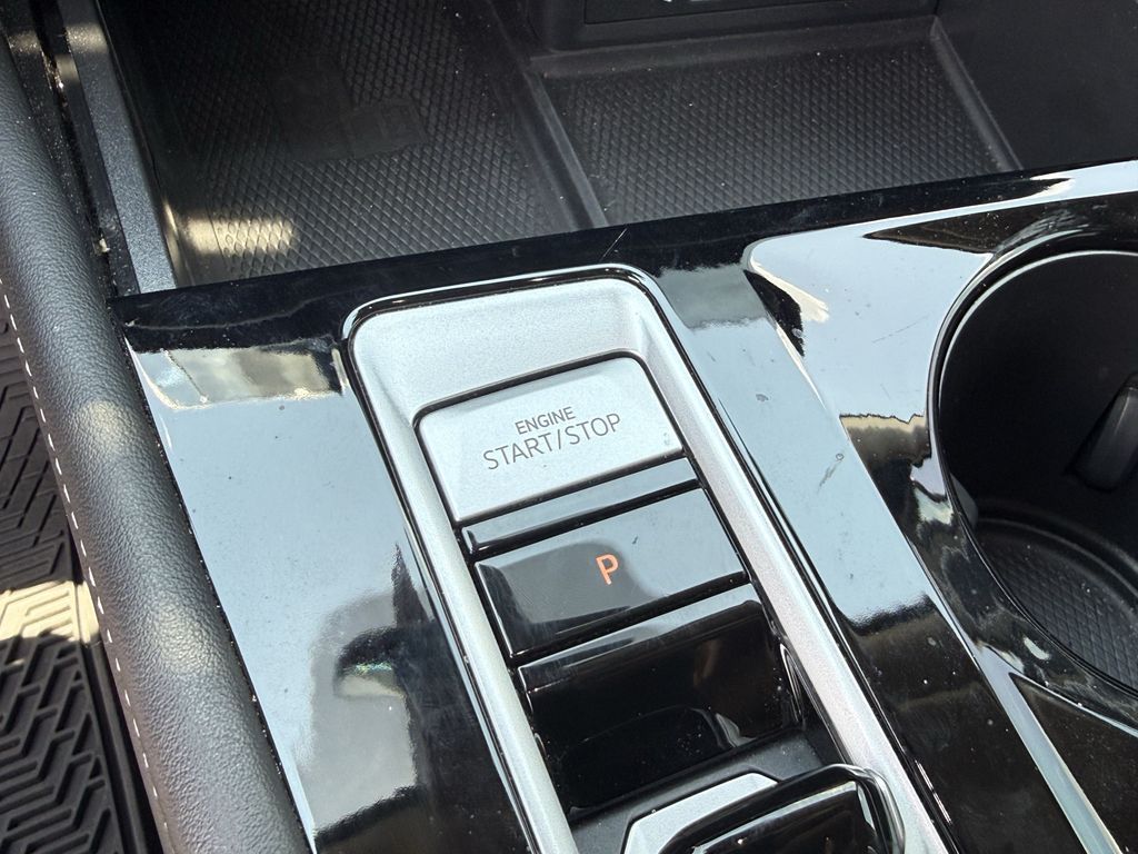 2024 Volkswagen Atlas 2.0T SE w/Technology  at Toyota of Victoria