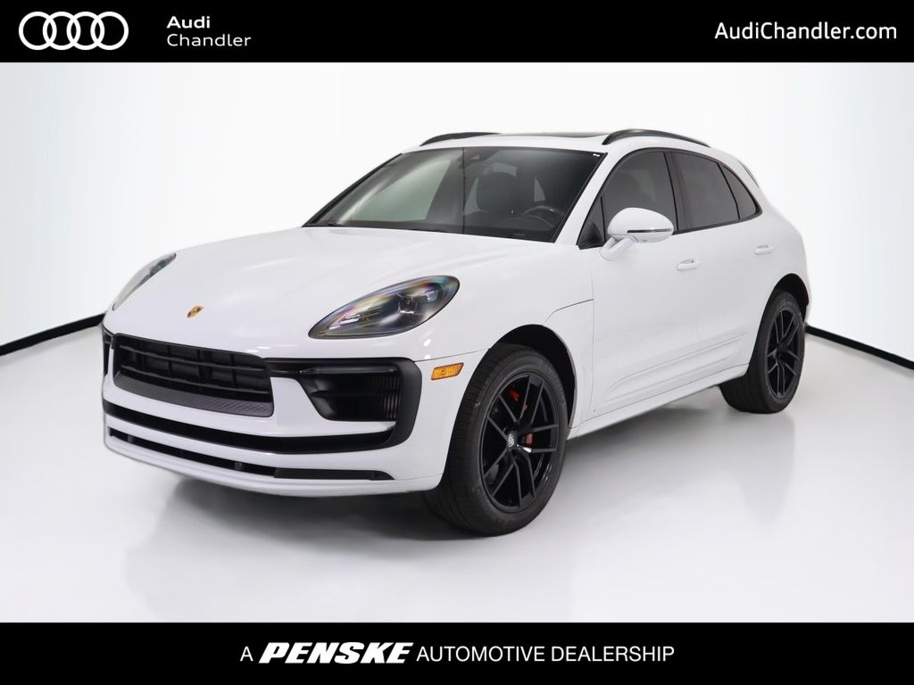 Thumbnail: 2022 Porsche Macan - 1